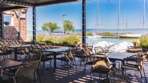 Scruton Pelso - közösségi tér a Balaton parton